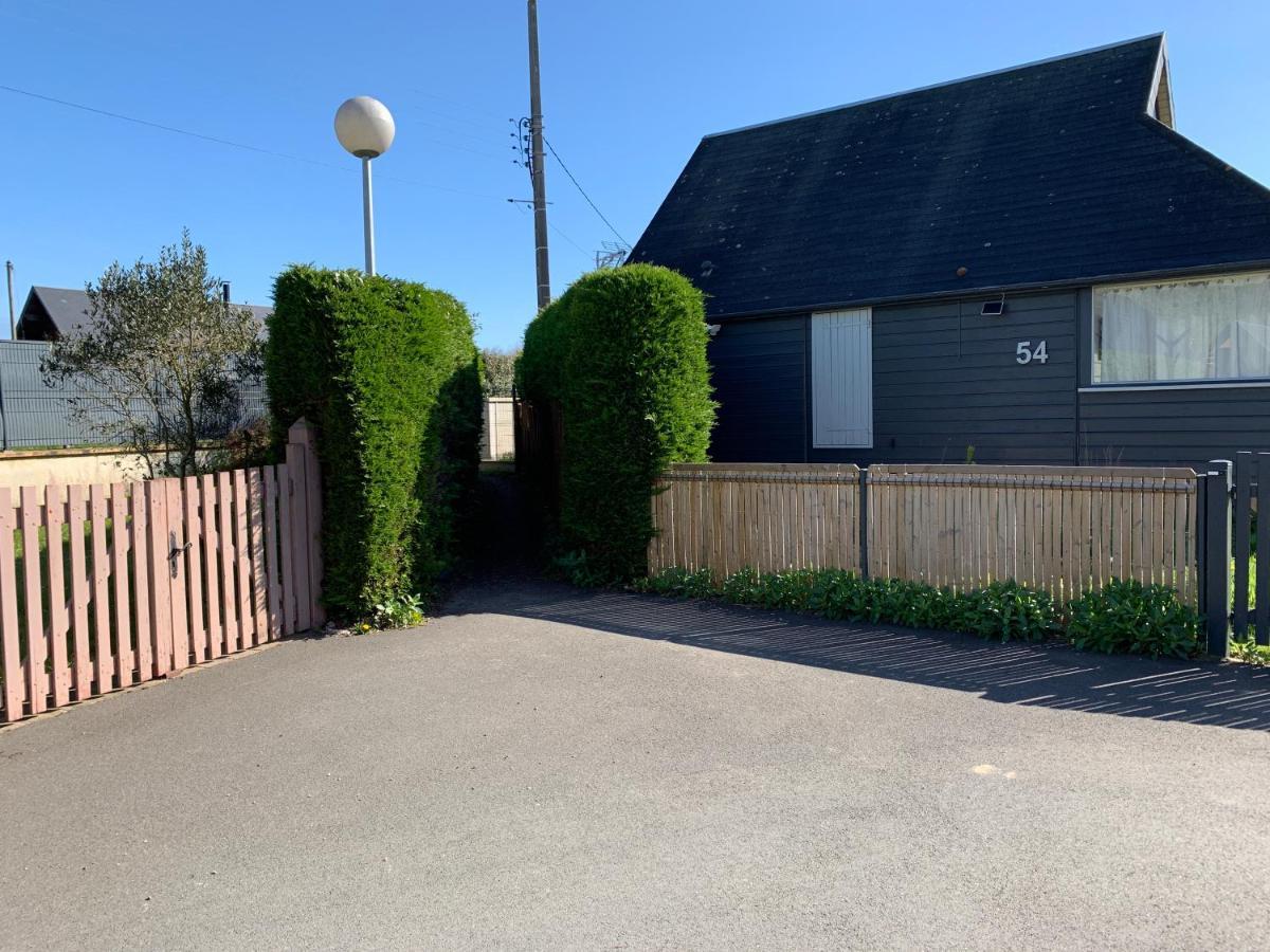 Chaleureux Chalet En Bord De Mer Merville-Franceville-Plage Exterior photo