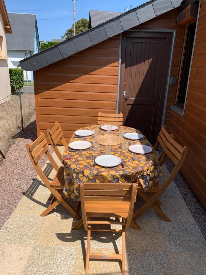 Chaleureux Chalet En Bord De Mer Merville-Franceville-Plage Exterior photo